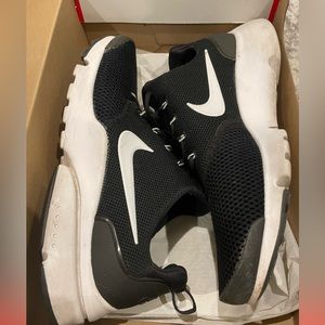 Nike Presto Fly - Mens size 10 - Black and White